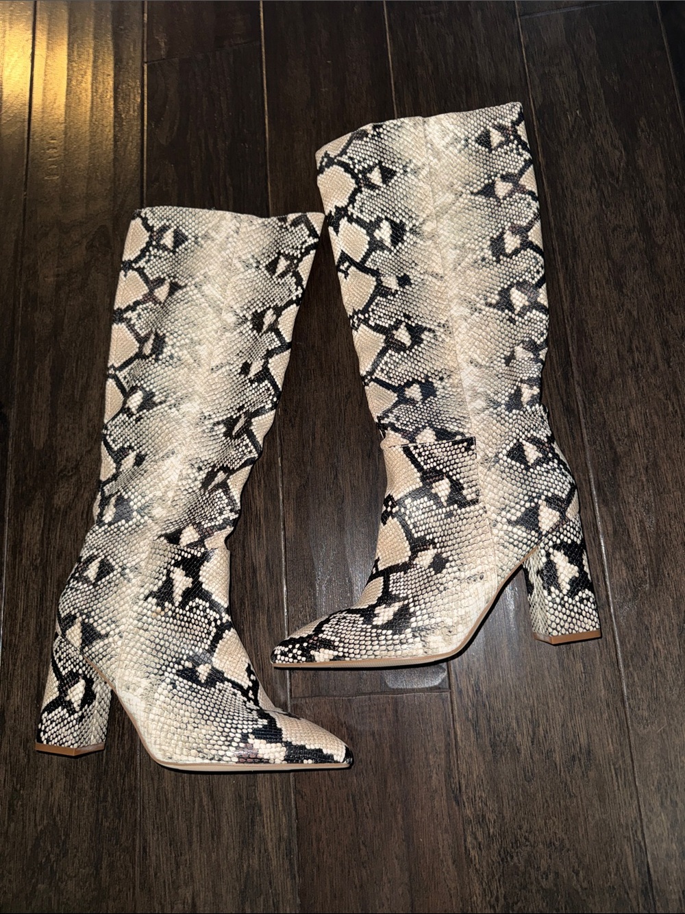 Madden Girl Women's Style FireFly Snake Design Knee High Boots Size 8 like new